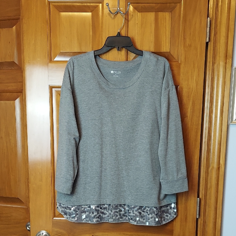 Stylus Soft Knit Gray Crew Neck Top With Clear Sequins on Hem, Size XL, Like New